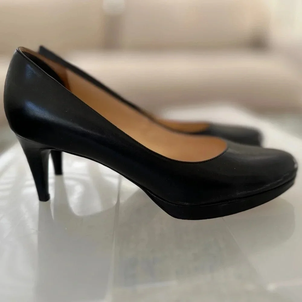 Cole Haan Leather Pumps in Black - Size 10.5